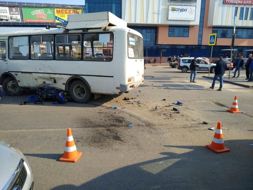 Мотоциклист попал в реанимацию после столкновения с автобусом возле ТМК «ГРИНН» в Орле