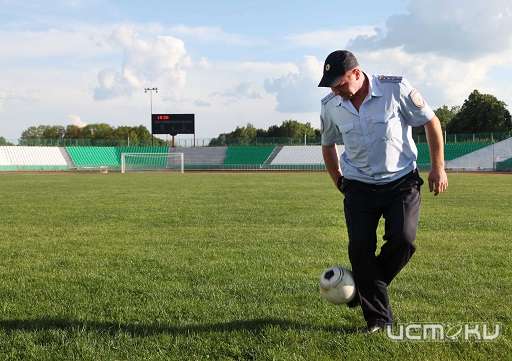 Орловские полицейские поддержали сборную России по футболу