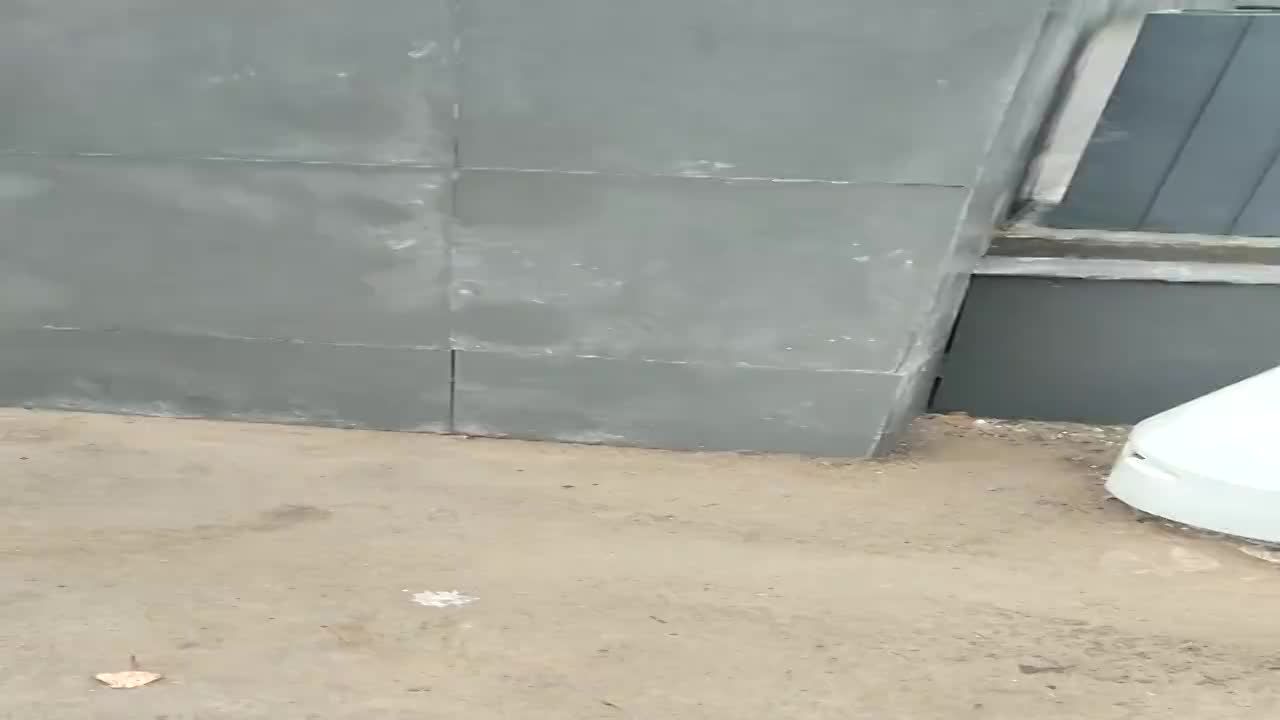 "Тяп-ляп и готово": орловчанин недоволен свежим ремонтом на территории ДК «Металлургов»