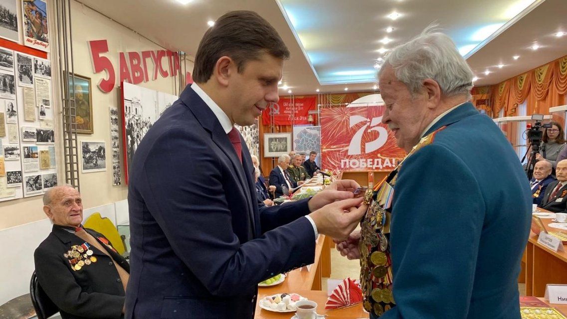 Губернатор объяснил, зачем Орловщина закупает 4000 флагов