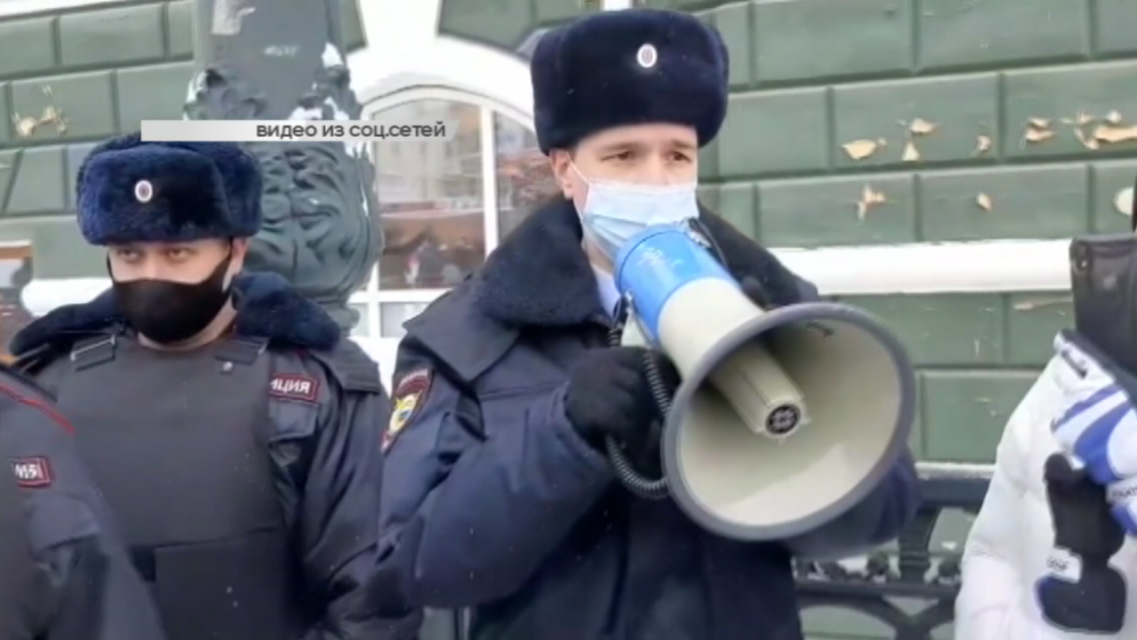 Из-за несанкционированного митинга закрыли кафе и каток в центре города, а подрядчик, построивший бараки для сирот в Троснянском районе, не избежал уголовного дела