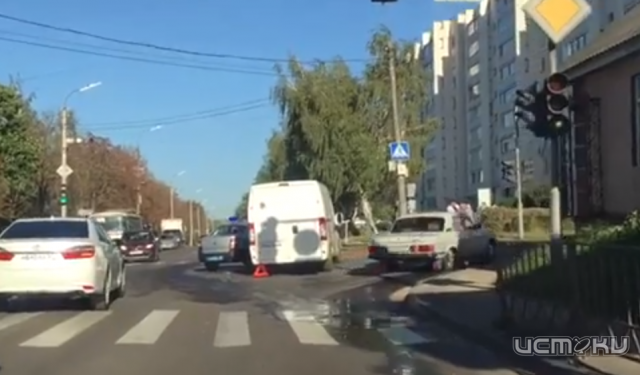 В Орле не поделили дорогу машина Росгвардии и фургон