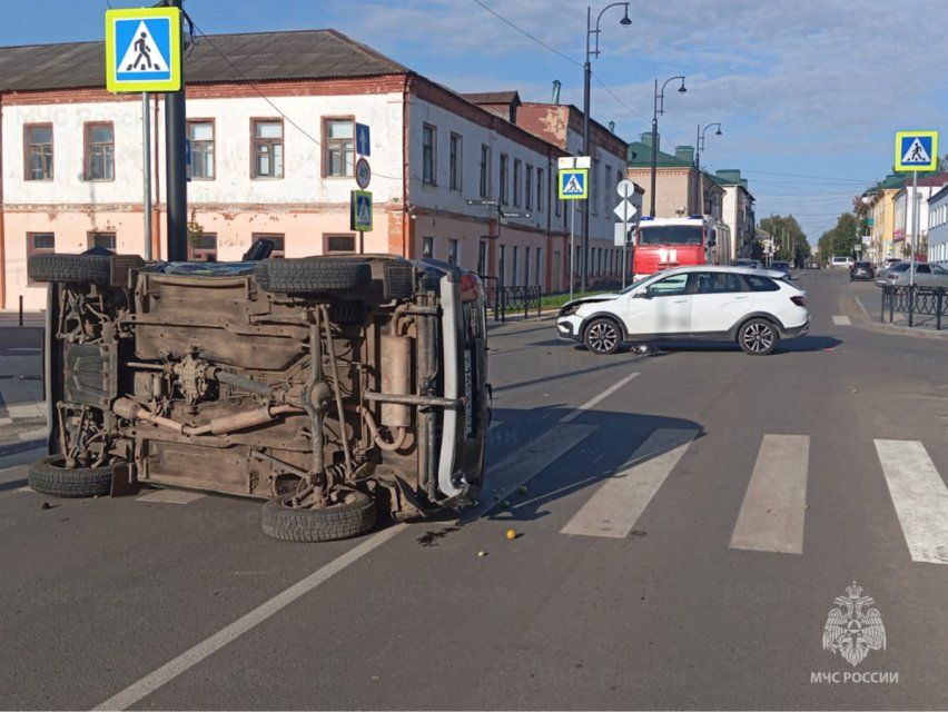 Во Мценске столкнулись два автомобиля. Есть пострадавшие