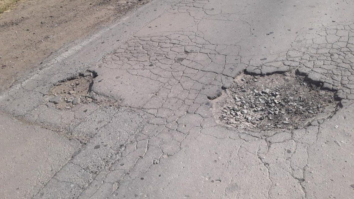 Поездка по новой дороге под Орлом оставила водителя без колеса