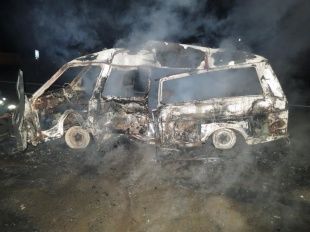 В Орловской области «РАФ» столкнулся с фурой и загорелся