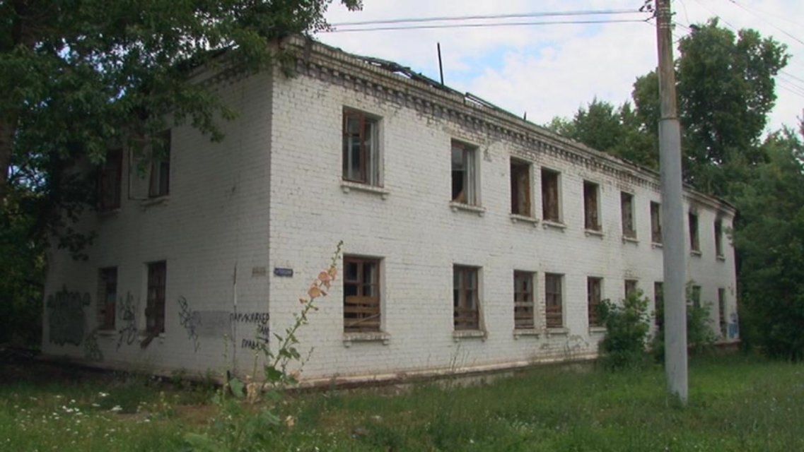 17 орловских семей сменили аварийные бараки на многоэтажку в Северном районе