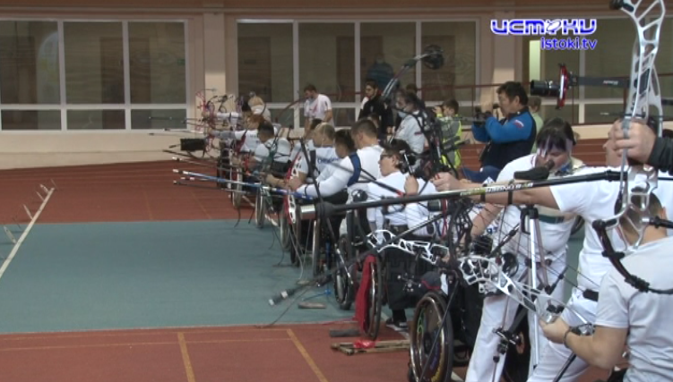 В яблочко... Орел принимает крупнейшие соревнования по стрельбе из лука. Первыми цель взяли особенные спортсмены