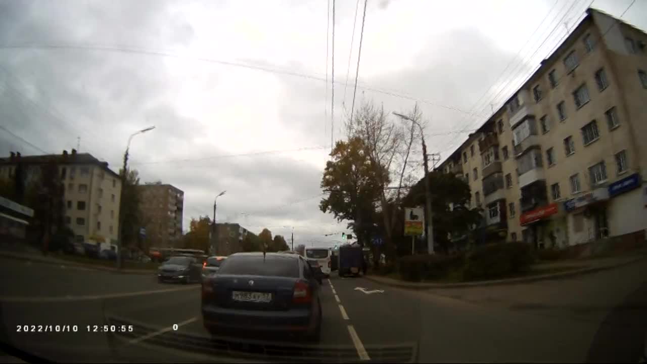 В Орле маршрутчик перекрыл две полосы движения для высадки пассажиров