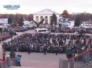 Общее настроение на привокзальной площади и мини концерт 