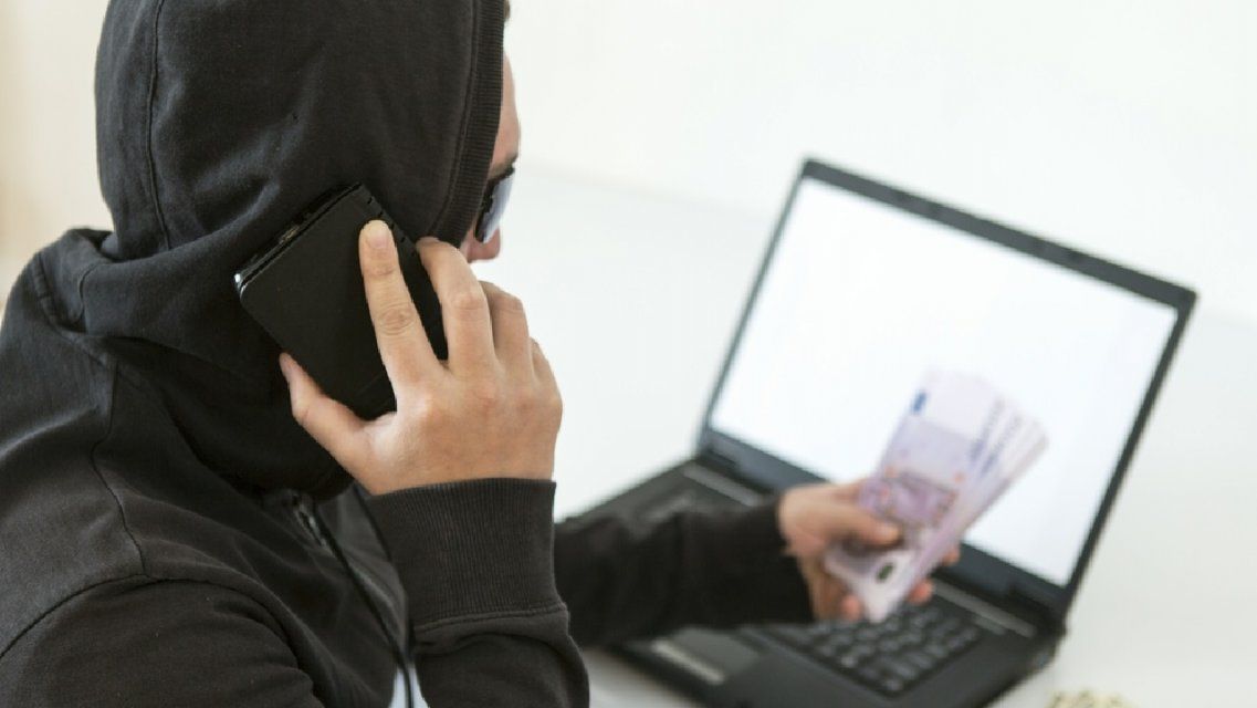 Орловский мошенник обманул белгородца, решившего купить синтезатор