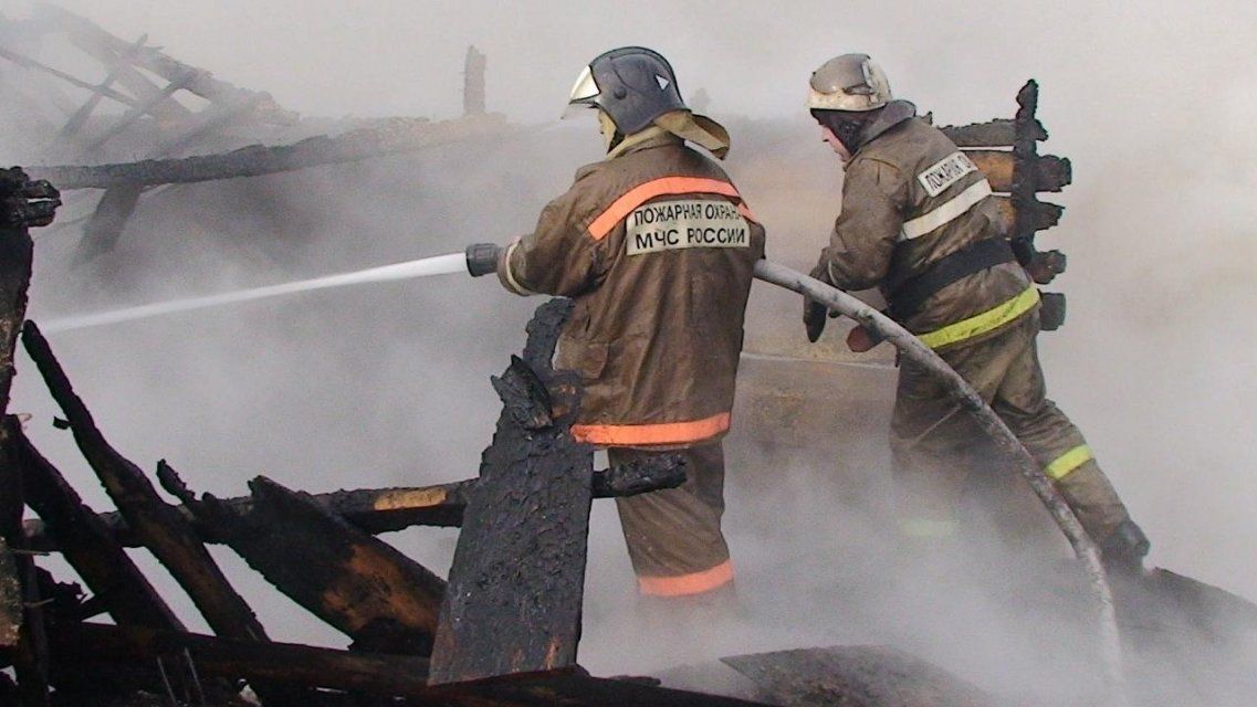 На пепелище сгоревшего дома нашли тело 49-летнего жителя Орловщины