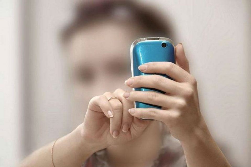 В Ливнах работница ресторана присвоила телефон клиентки