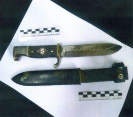 Таможенники задержали нацистский нож, представляющий историческую ценность