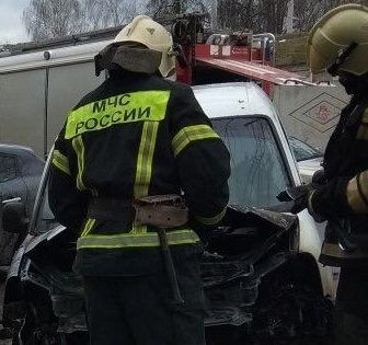 В Орле полыхала «Лада Ларгус» 