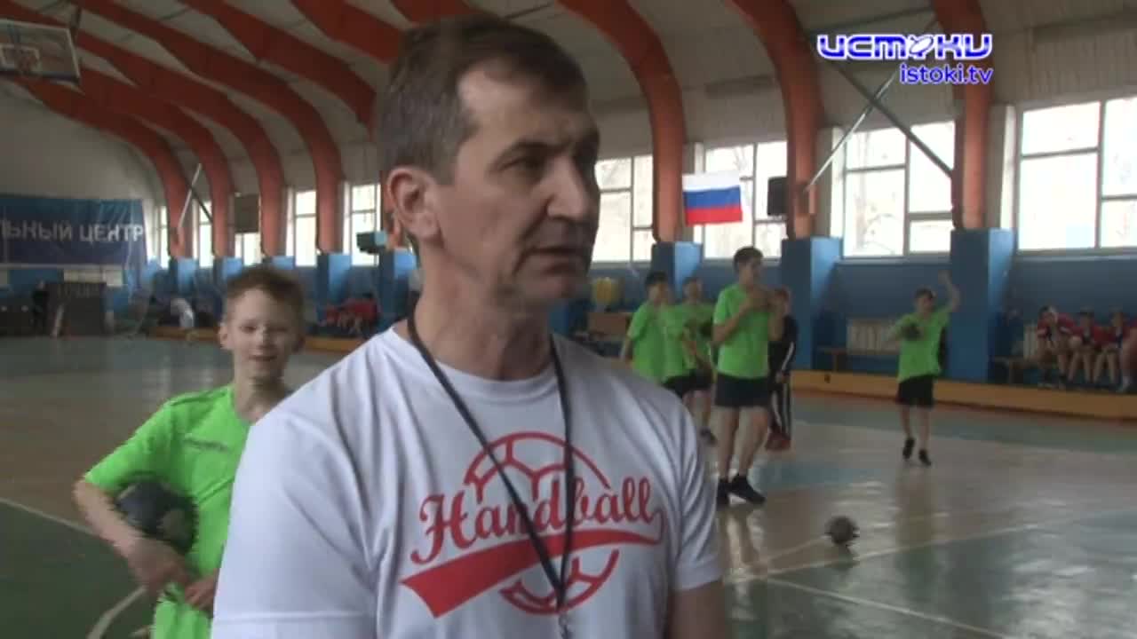 За медали боролись и мальчики, и девочки. В Орле прошло Первенство города по гандболу. Кто вошел в тройку лучших?