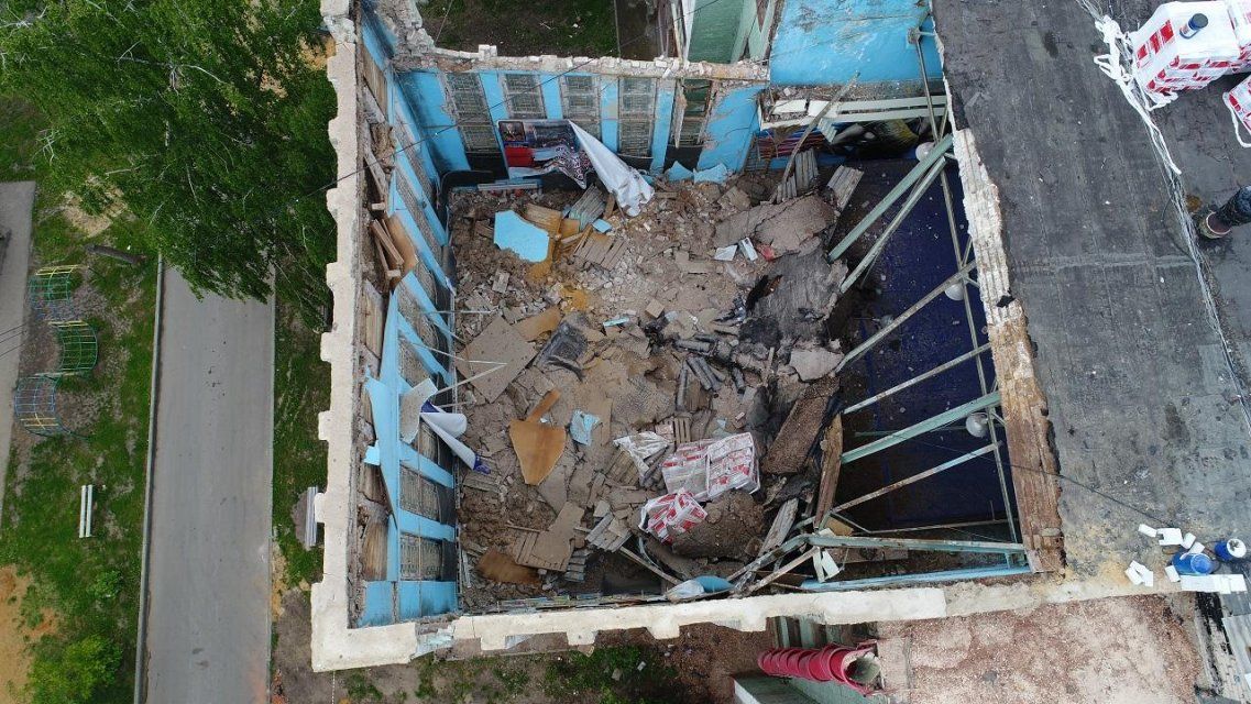 Видео: в Орле спасатели показали сверху место обрушения крыши спортзала