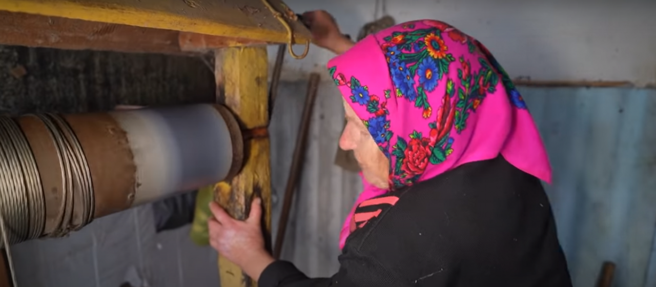 На Youtube-канале The Люди рассказали об орловчанке-узнице войны, доживающей свой век в полуразрушенном доме