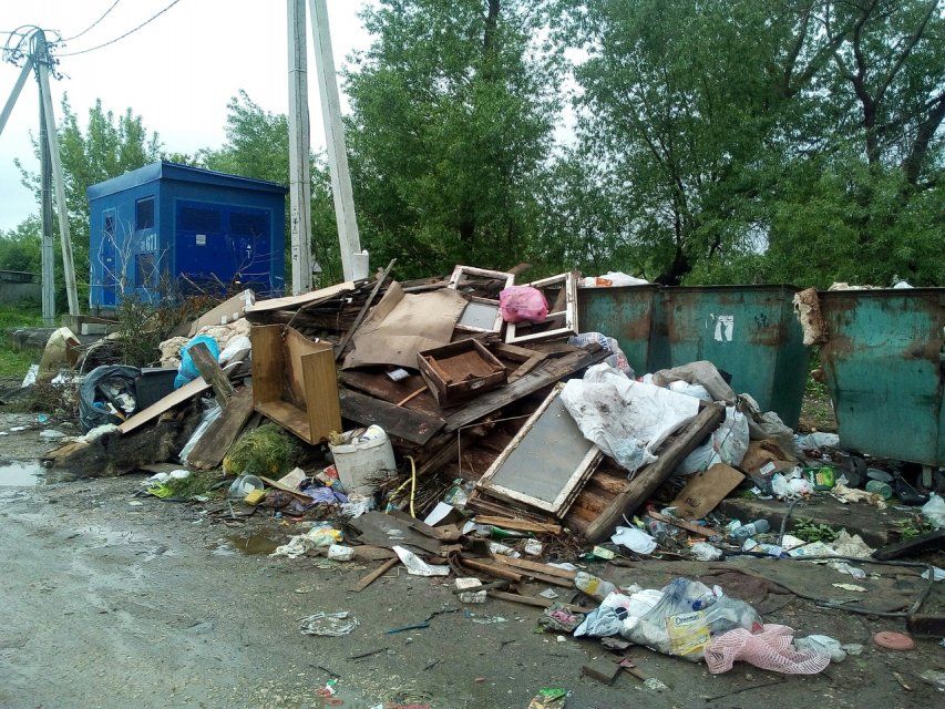 Мусорные завалы и разбитые дороги — жизнь на Выгонке в объективах орловчан