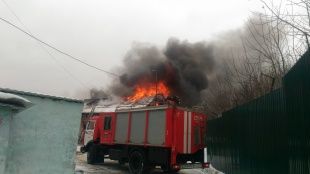 В Орле на Кромском проезде горит склад 