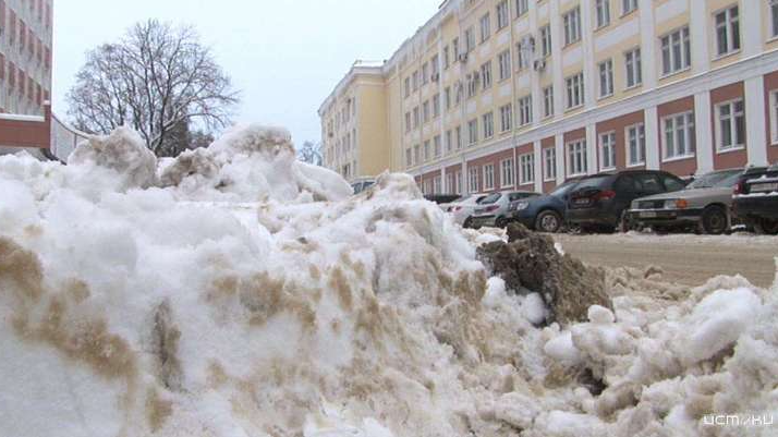 Спецавтобаза рассказала о том, сколько техники убирало снег в Орле