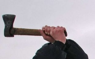 Житель Колпны напал на полицейского с топором и ножом