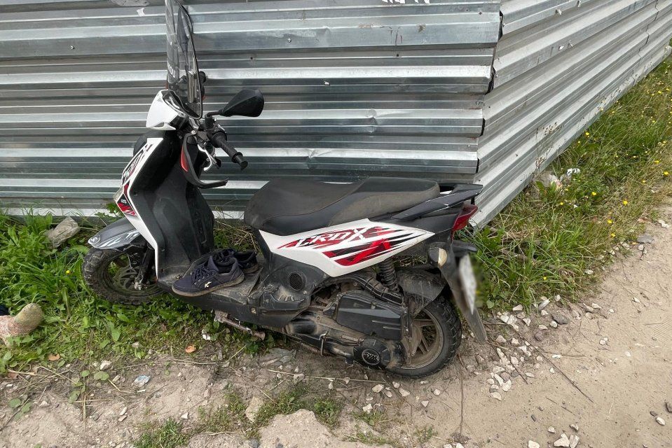 Под Орлом пенсионер упал со скутера и умер