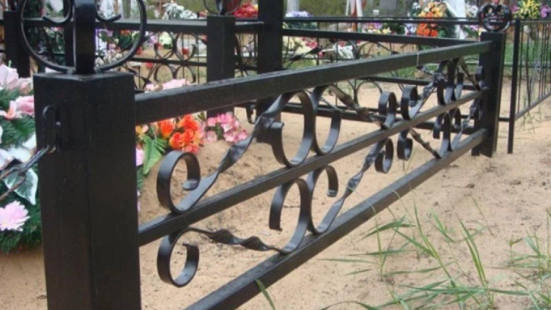 В Орловской области мужчины украли чугунные ограды с могил