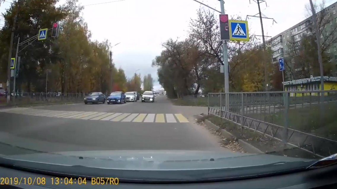 «Лишить прав пожизненно!»: в Орле попал на видео сильно спешивший водитель