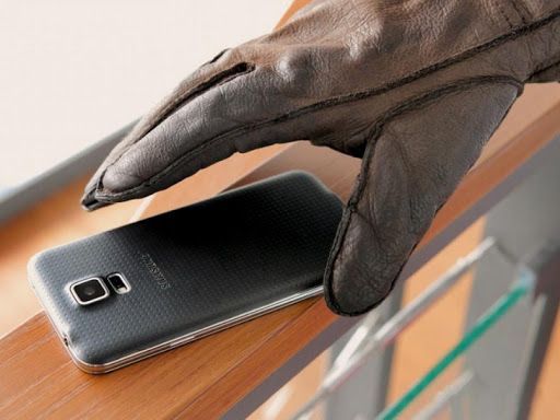 Орловчанин "заработал" два уголовных дела из-за найденного гаджета