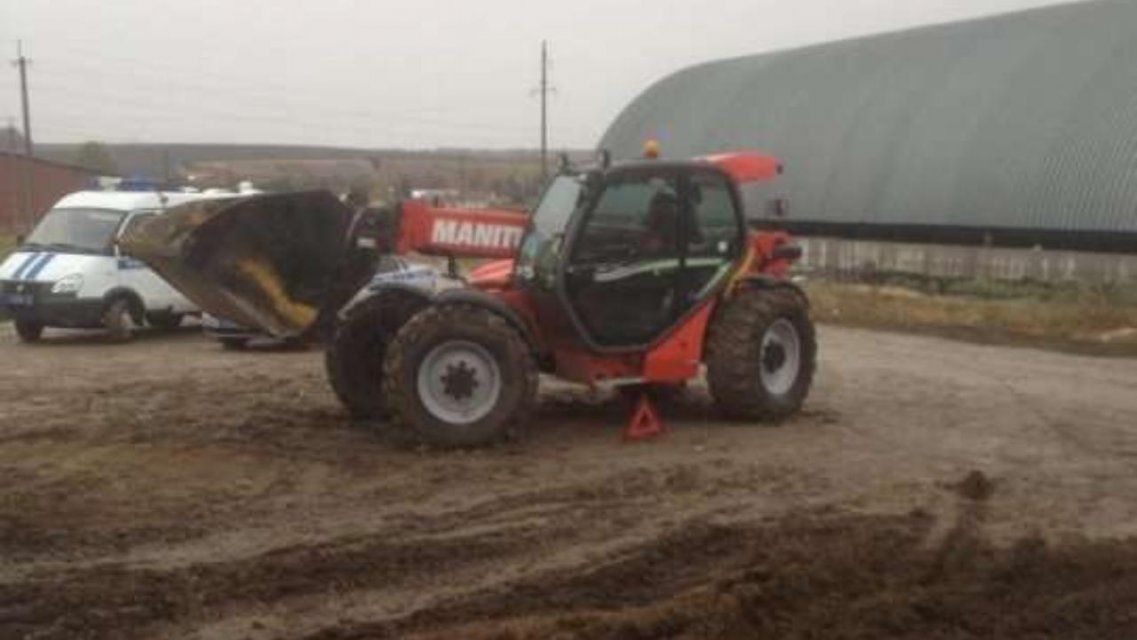 На Орловщине погрузчик сбил молодого человека