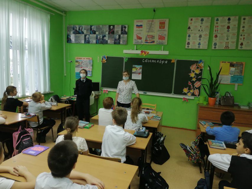 Железнодорожники провели «Урок безопасности» для учащихся одной из орловских школ