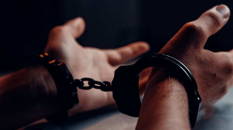 В Орле задержали парня с крупной партией синтетического наркотика