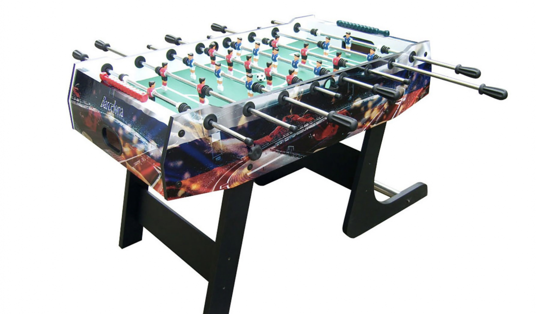Настольный футбол интересен детям и взрослым