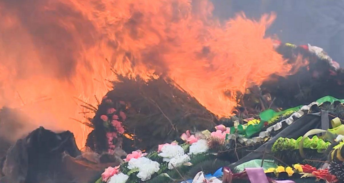 На Наугорском кладбище Орла жгли мусор рядом с захоронениями