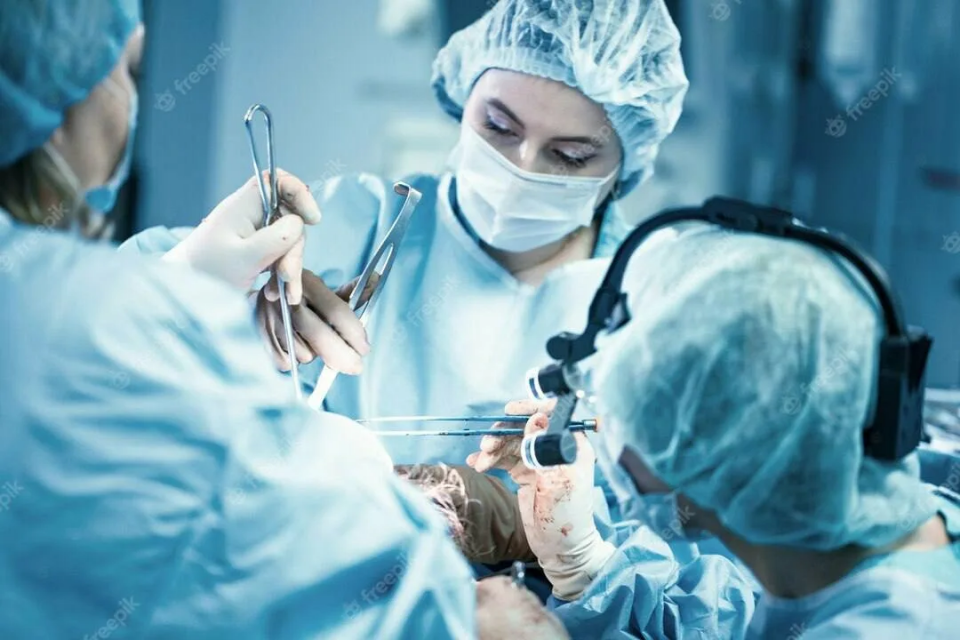 В Орле врачи спасли 17-летнюю девушку, удалив из желудка огромный ком волос