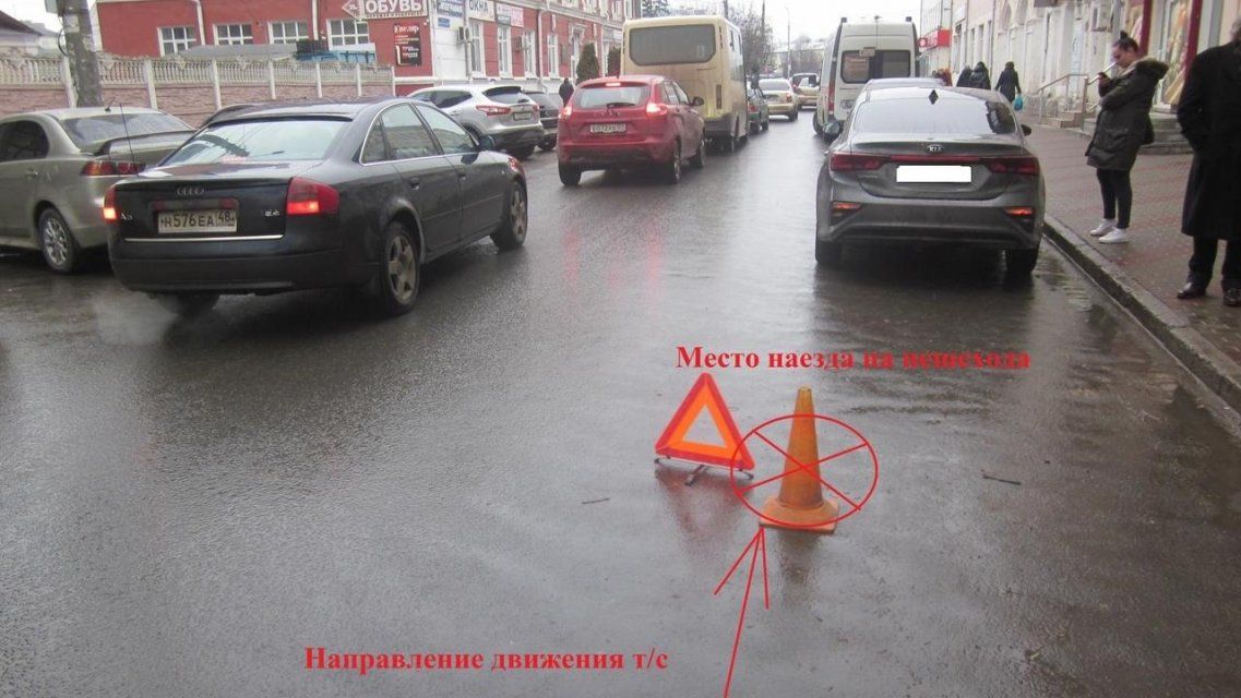 Возле центрального рынка Орла машина сбила мужчину, стоявшего на дороге