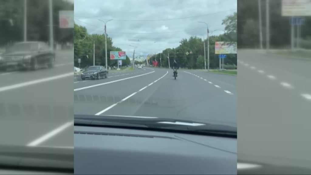 Видео: мотоциклист устроил каскадерское шоу на дорогах Орла