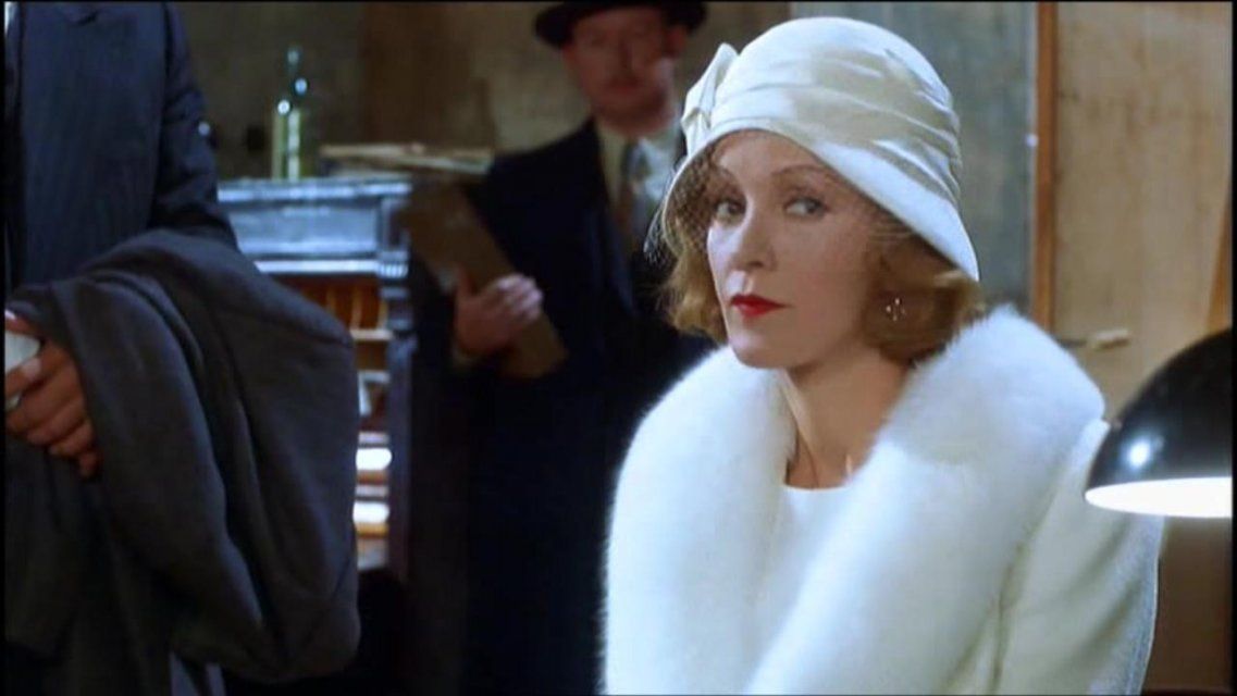 «Хорошо забытое старое» и путь к славе Марлен Дитрих — после вечерних новостей