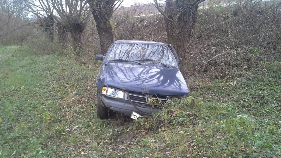 На Орловщине девушка пострадала, вылетев в кювет на «Москвиче»