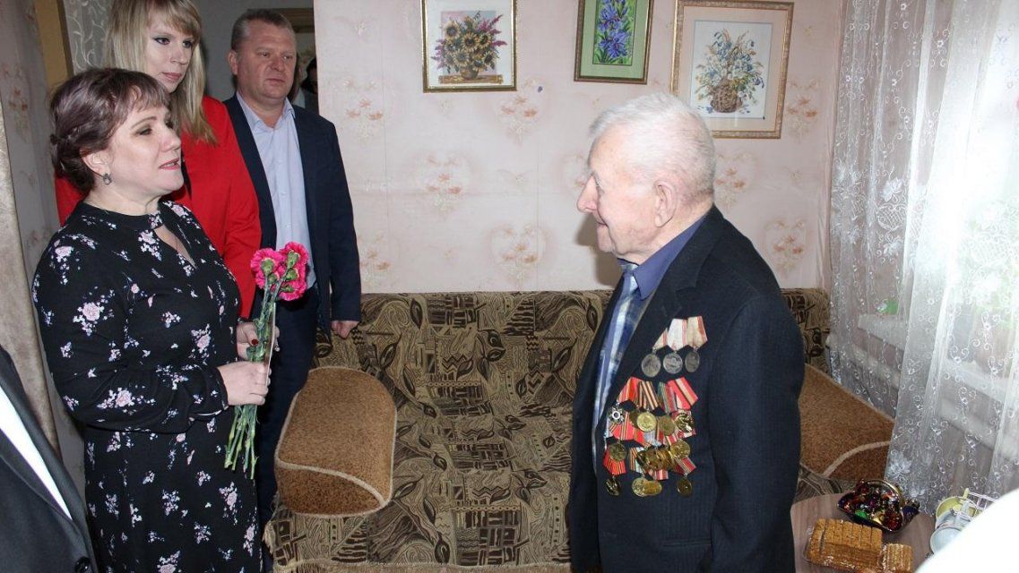 Около 100 ветеранов Орловско-Курского региона МЖД поздравили волонтеры в канун Дня Победы