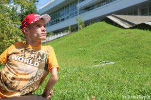 Болеем за наших!