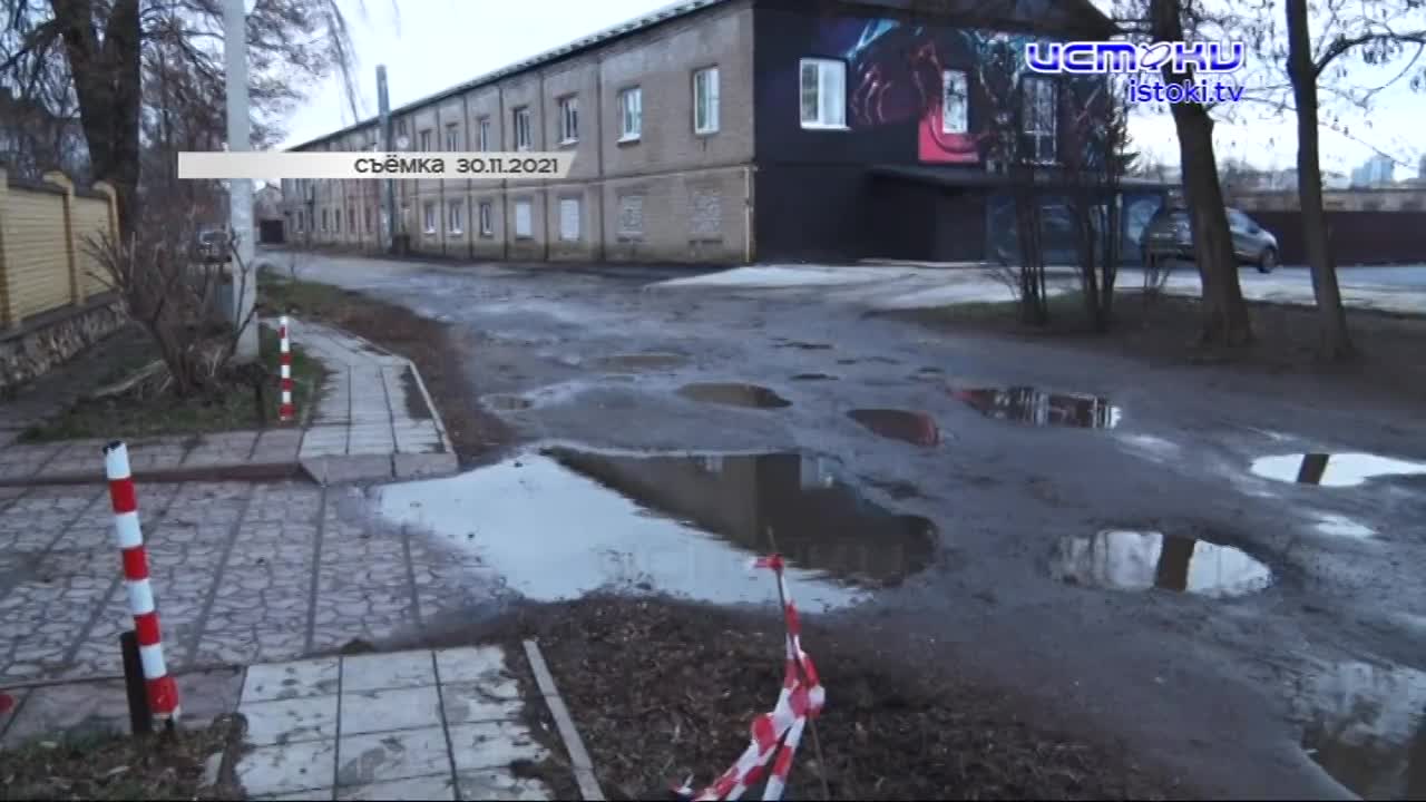 Открытый канализационный колодец в Соляном переулке обезопасили после нашего сюжета