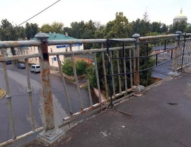 Желающих заменить ограждение на Тургеневском мосту не нашлось