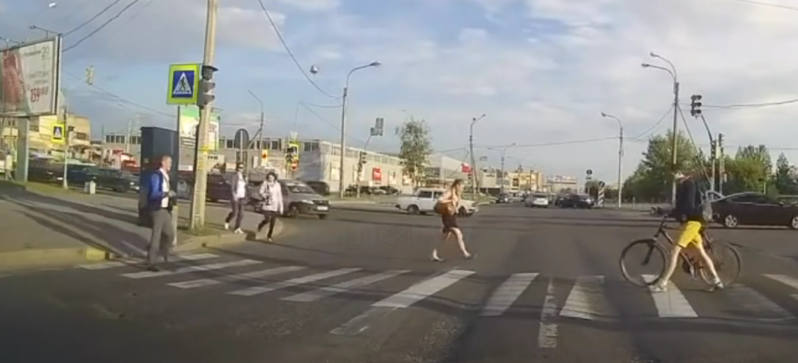 На днях под Орлом легковушка сбила насмерть подростка на велосипеде. "Истоки" подготовили инструкцию, которая поможет избежать подобных трагедий 