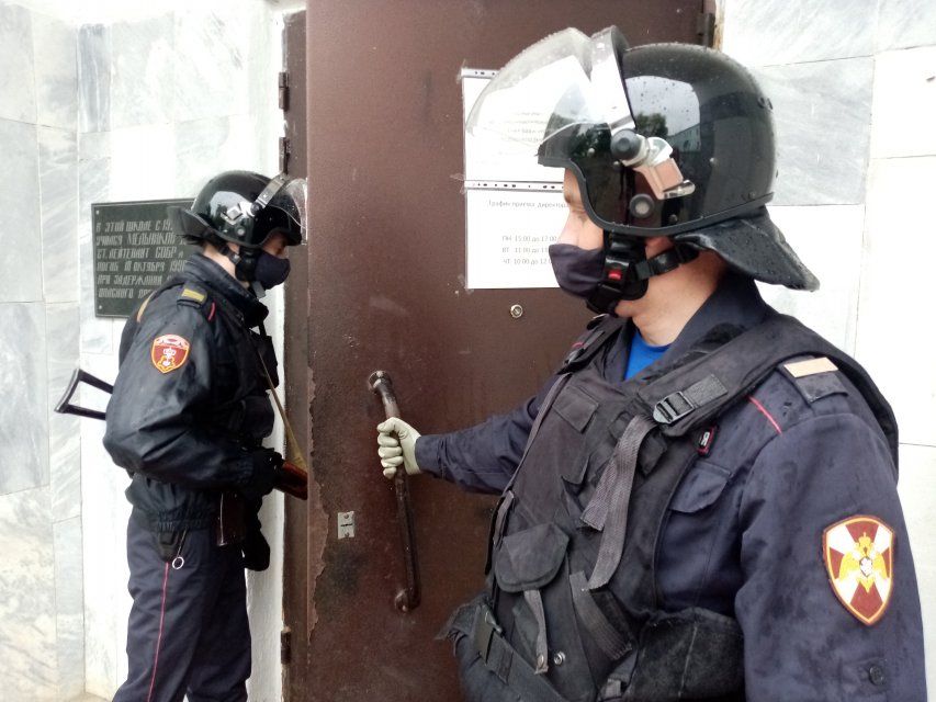 В орловских школах после трагедии в Казани проверяют охранные системы