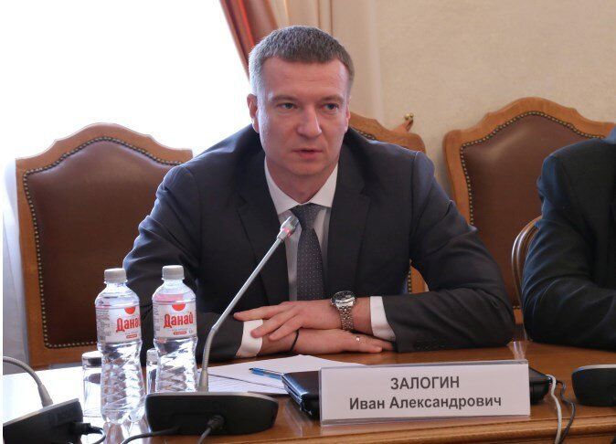 Защита попросила отпустить Залогина из-под домашнего ареста под залог, потому что его выгоняют из квартиры. Суд отказал в этом