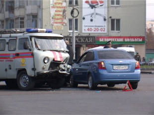 ДТП с газовой службой на аварийном перекрестке улиц 60 лет Октября и Горького