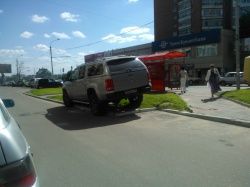 Парковка на газоне