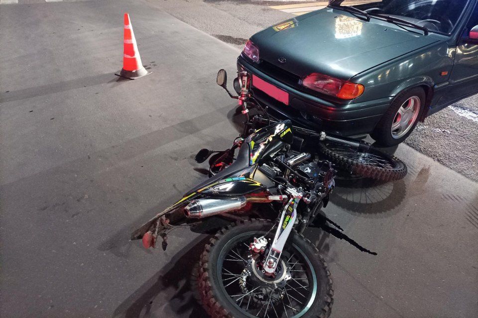 Юный мотоциклист попал в больницу в результате аварии в центре Орла