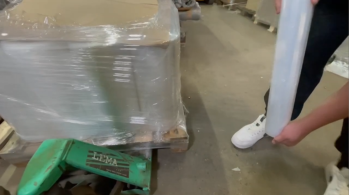 Преимущества пленки стрейч для ручной упаковки в Москве